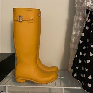 YELLOW HUNTER BOOTS!💛🧡💛